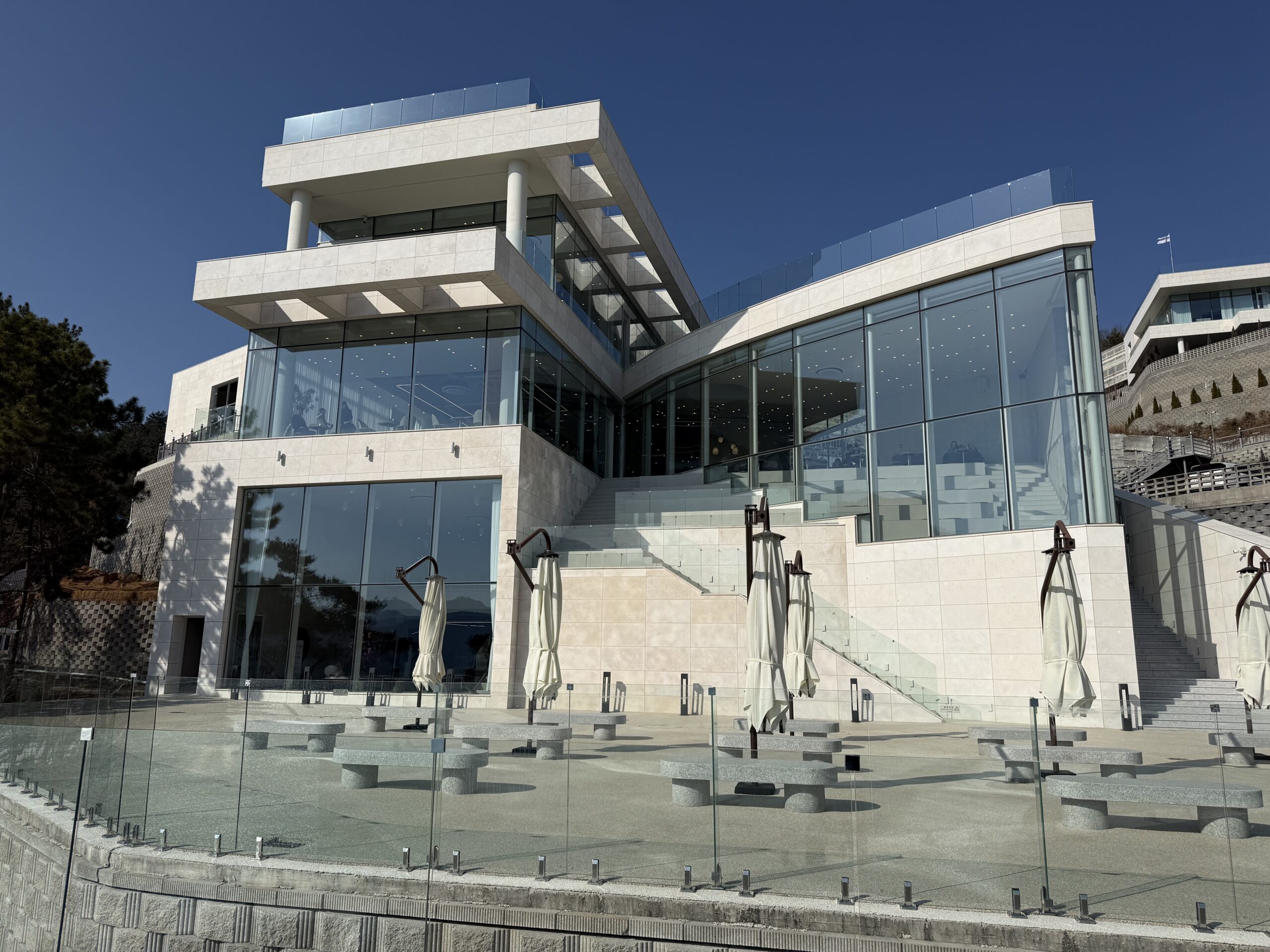 여수 대형카페 모이핀